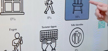 Augmented Reality (AR)-Darstellung der Denavit-Hartenberg-Transformation an einem realen Roboter